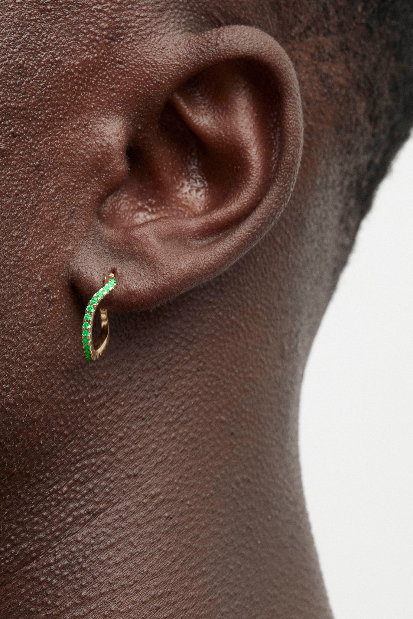 Distorted Hoop Earring Midi - Green