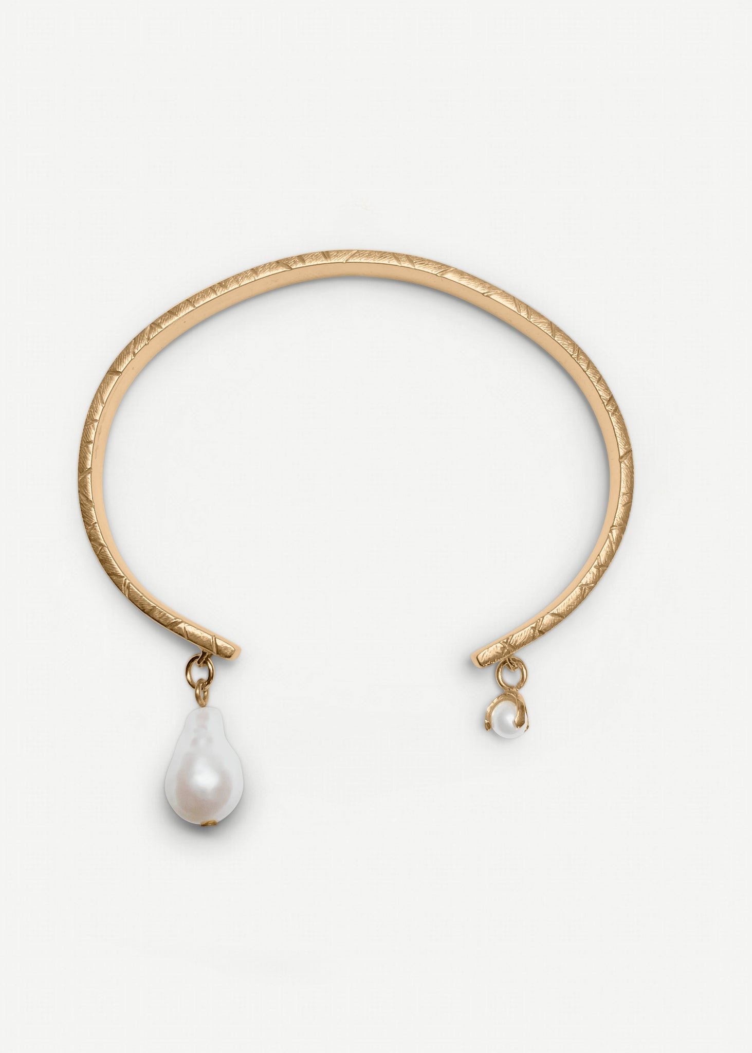 Slized pearl cuff | Gold - Cornelia Webb - 1