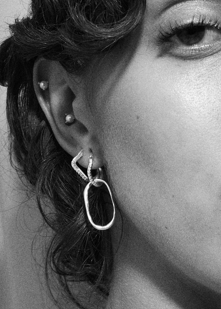 Distorted Hoop Earring Midi - Cornelia Webb - 1