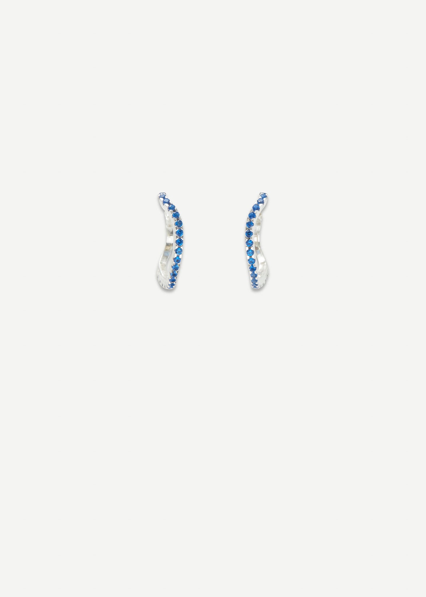 Distorted Hoop Earring Midi | Sapphire blue - Earrings - Cornelia Webb - 1