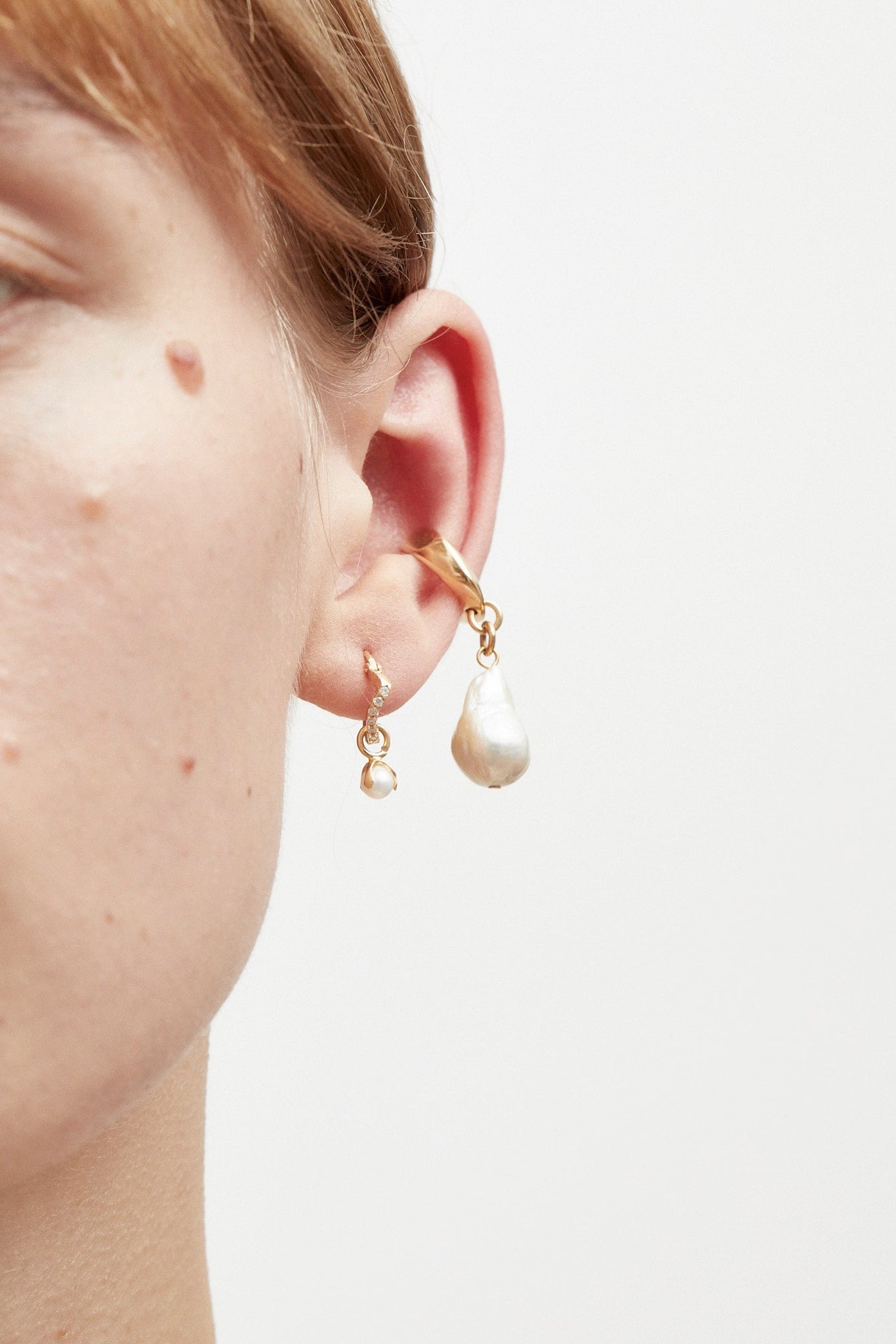 Distorted Hoop Earring Mini | Pearl - Earrings - Cornelia Webb - 2