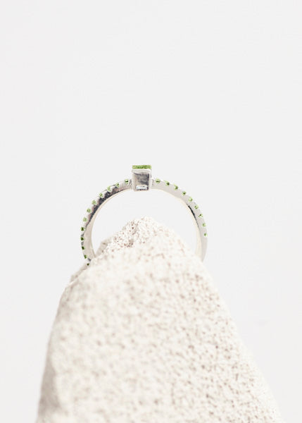 Distorted Single Ring Maxi | Light Green & Peridot Cornelia Webb rings