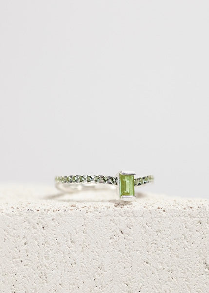 Distorted Single Ring Maxi | Light Green & Peridot Cornelia Webb rings