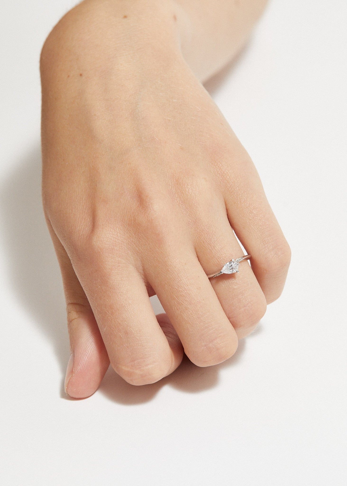 Drop Solitaire Ring Midi Pavé 0.3 - 0.5 Ct - Customised - 2