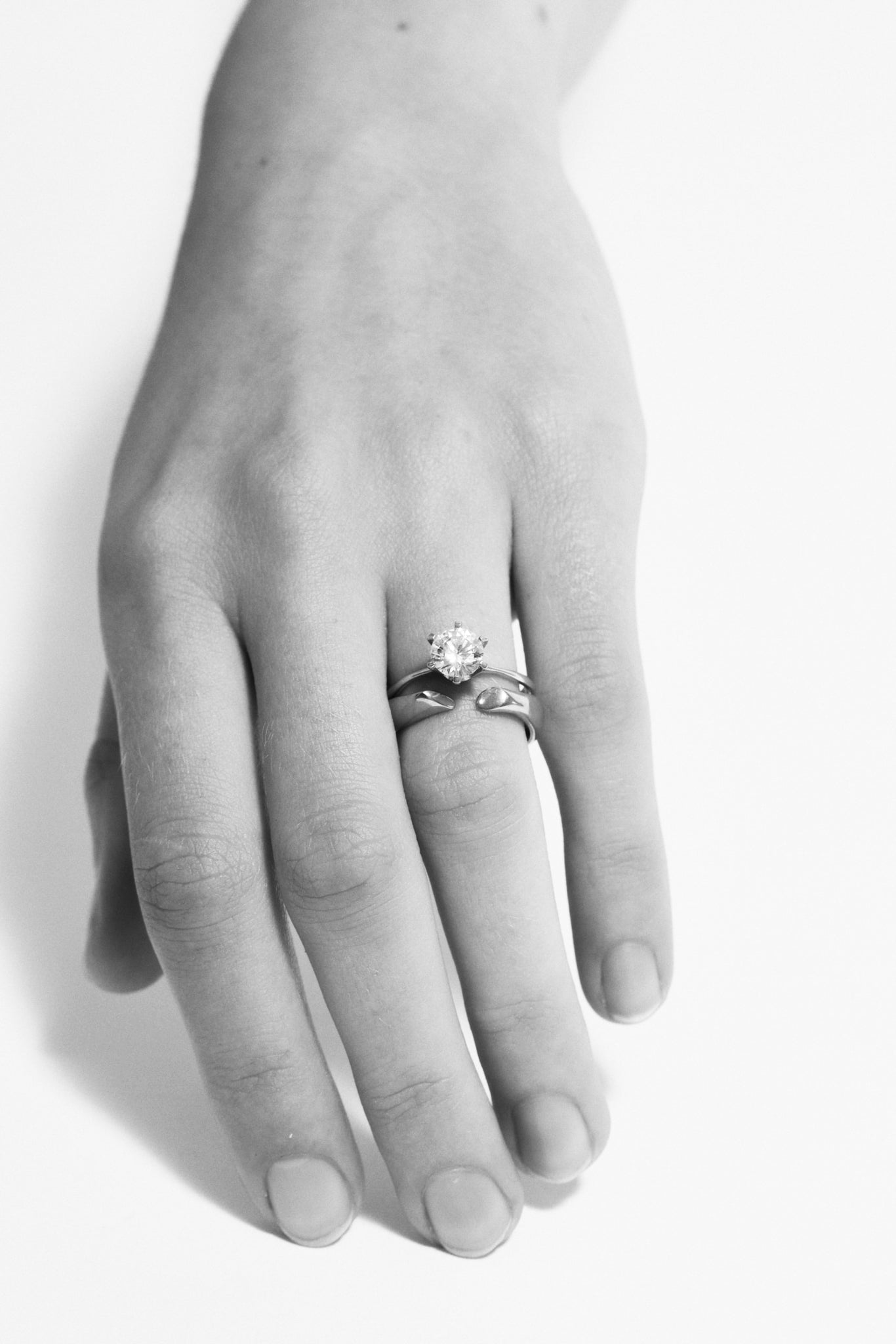 Molded Brilliant Cut Solitaire Ring 1.0 ct - Customised - 4