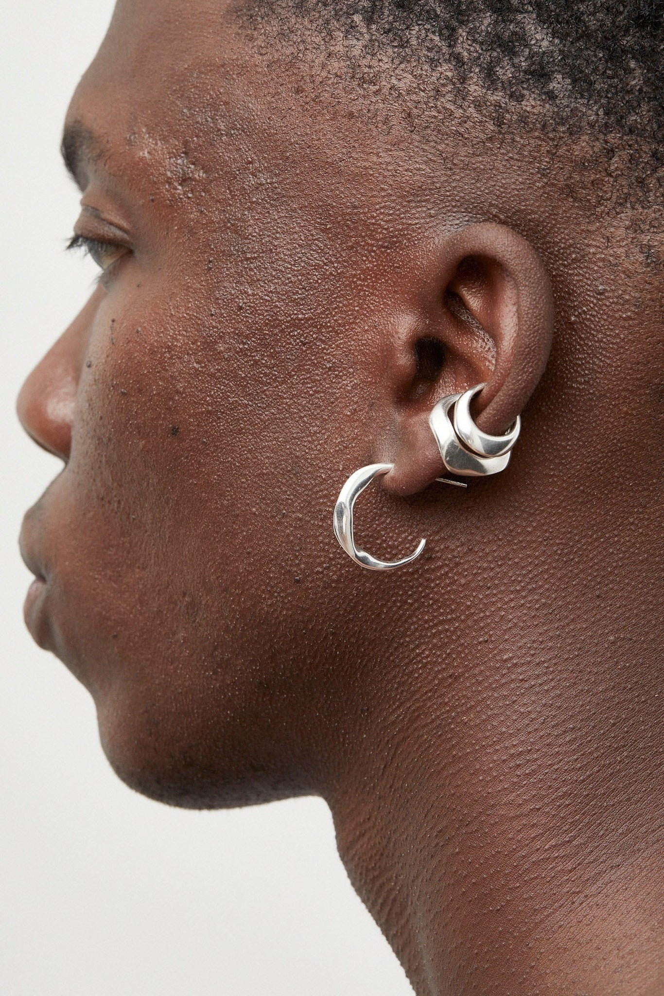 Molded Organic Hoop Earring Midi - Cornelia Webb - 4