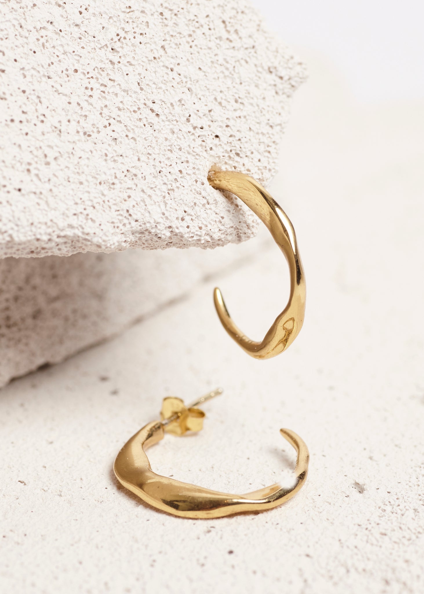 Molded Organic Hoop Earring Medium - Polished Cornelia Webb Earrings