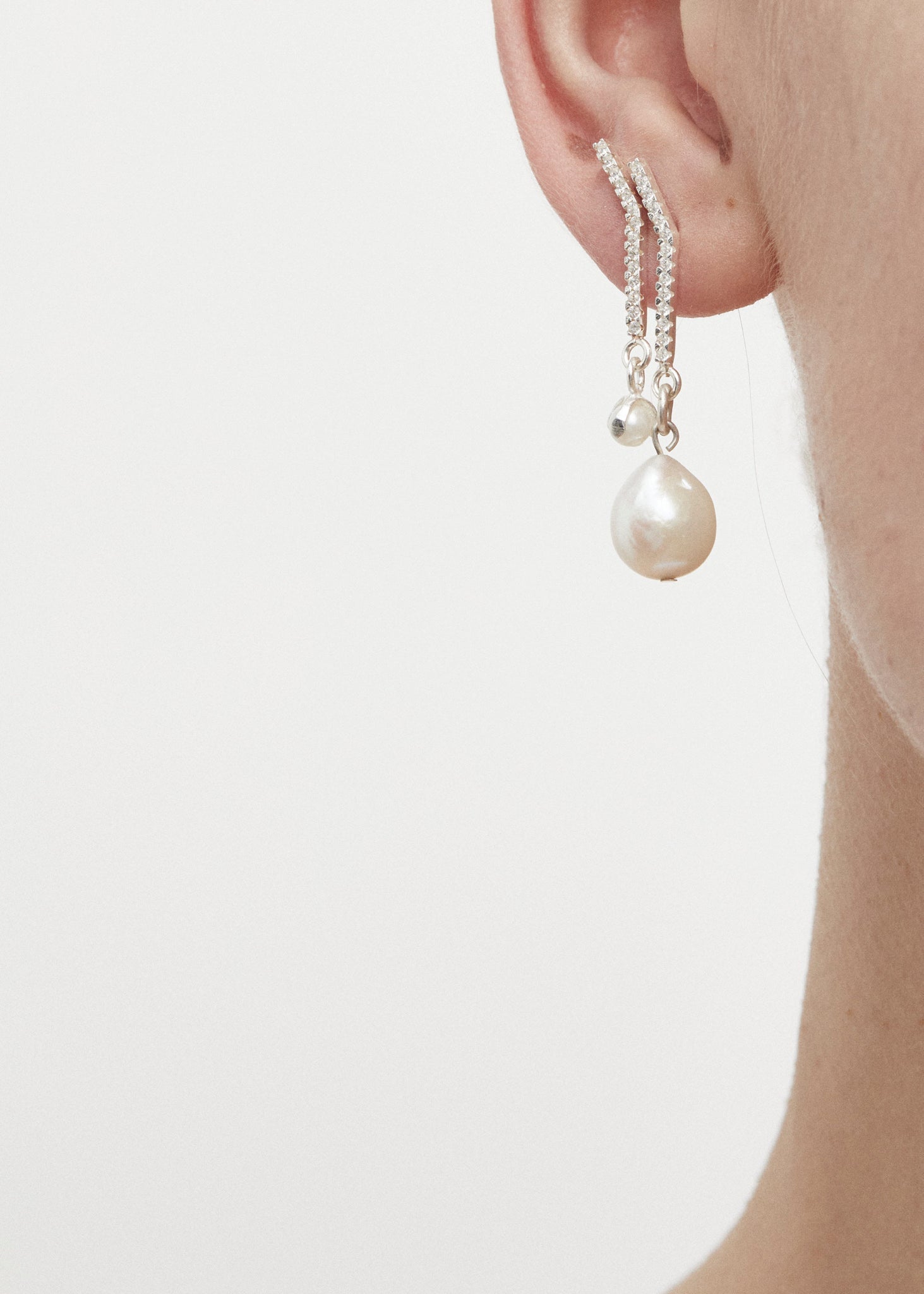 Slized Drop Earring | Casted pearl - Cornelia Webb - 4
