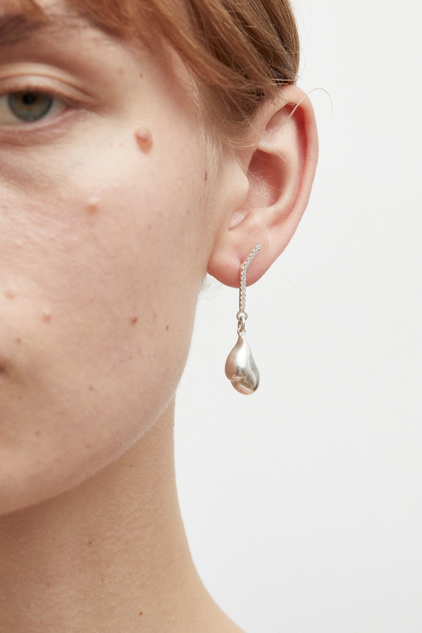 Slized Drop Earring | Casted pearl - Earrings - Cornelia Webb - 1