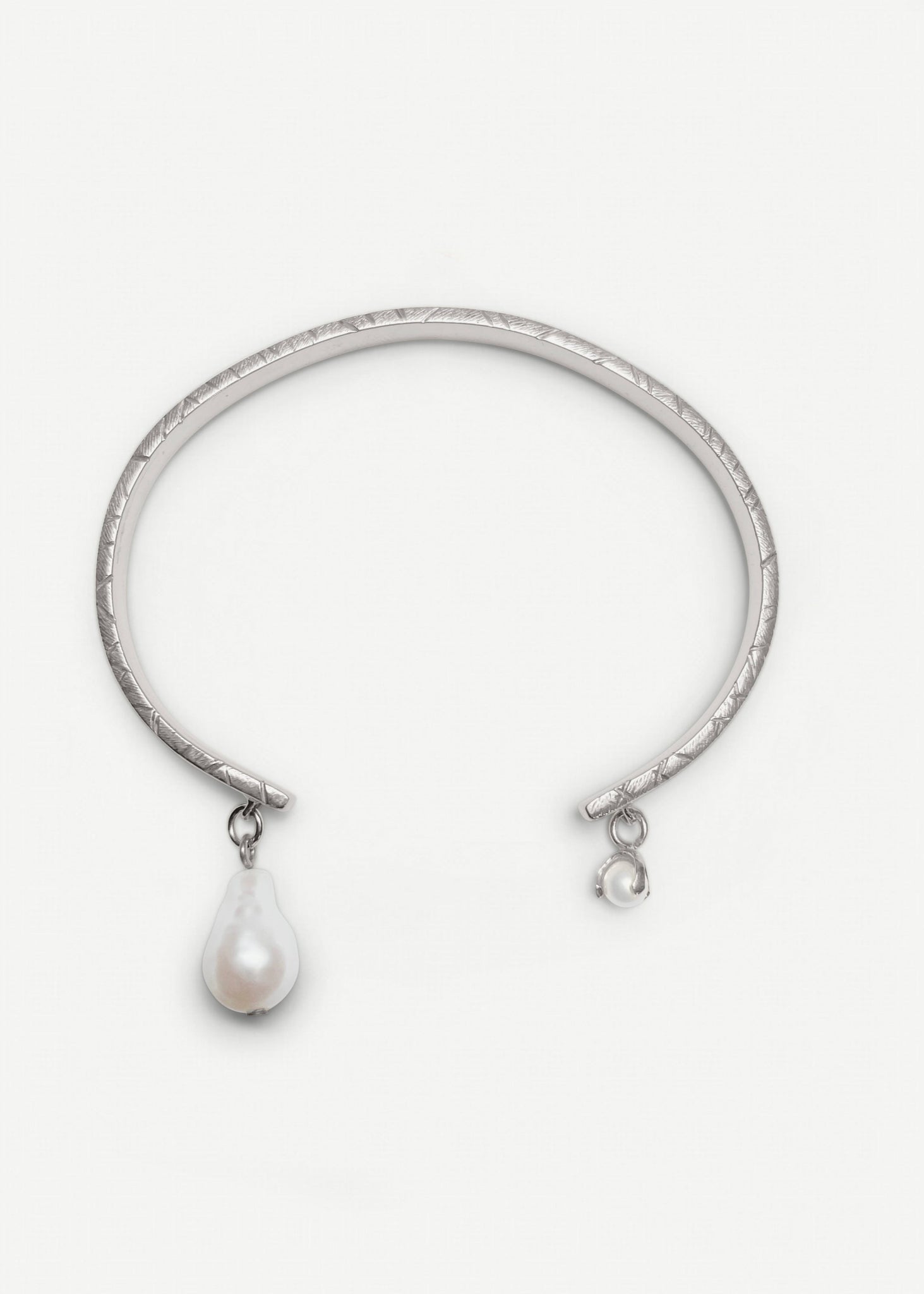 Slized pearl cuff | Silver - Cornelia Webb - 1
