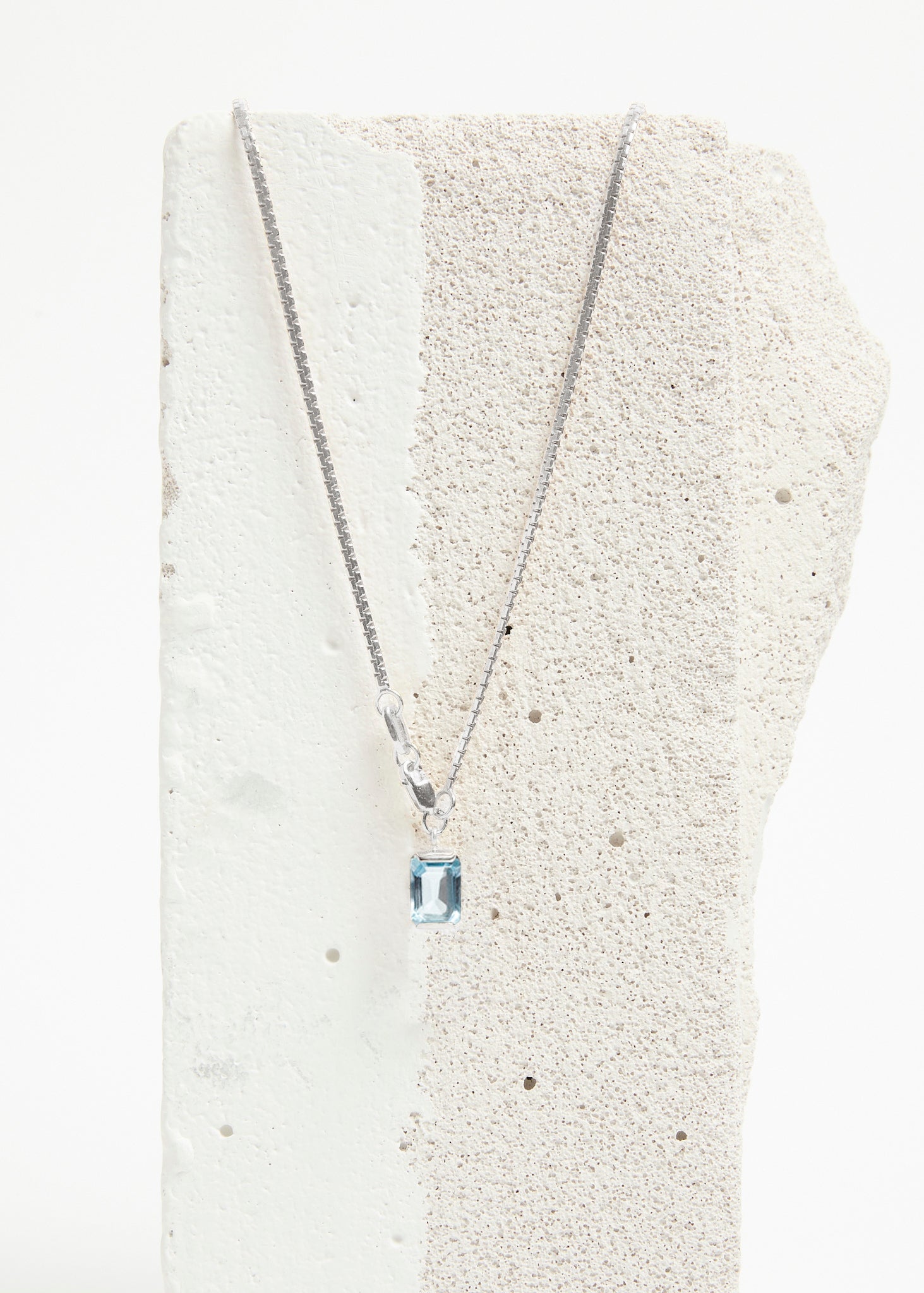 Slized Zigzag Necklace - Sky blue topaz